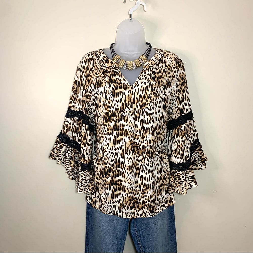Cato Leopard Print V-Neck Tunic Top Bell Sleeves Crochet Boho Blouse Sz L Flowy